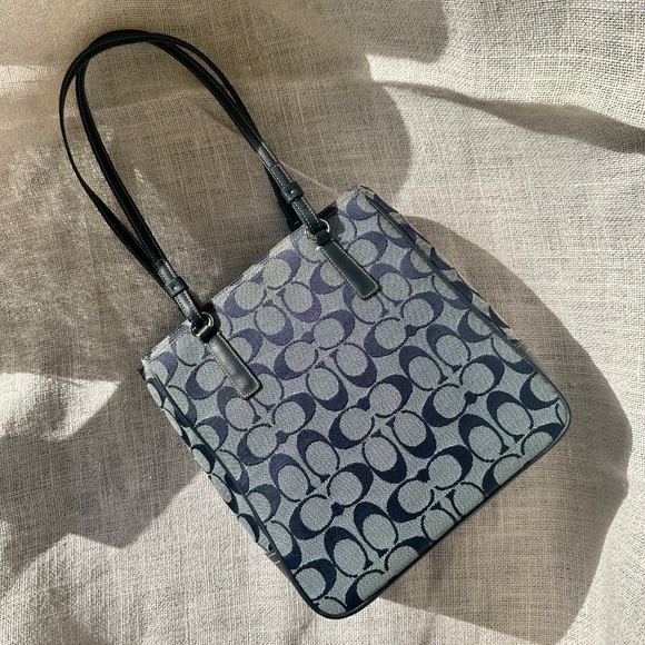 Coach Signature Canvas Tote (J1K‑6090) - Picture 3 of 16